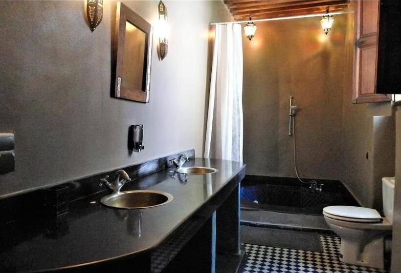 标准间, R´mila Medina Fez