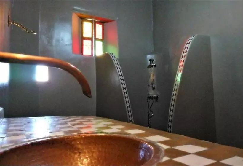 سوییت جونیور, R´mila Medina Fez