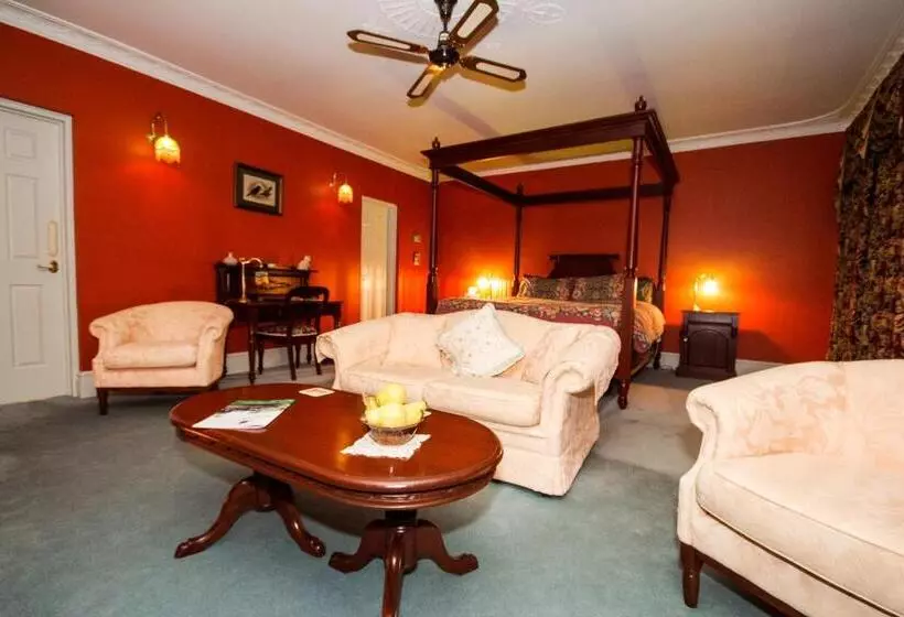 スイート, Blackwood Inn Innkeepers House