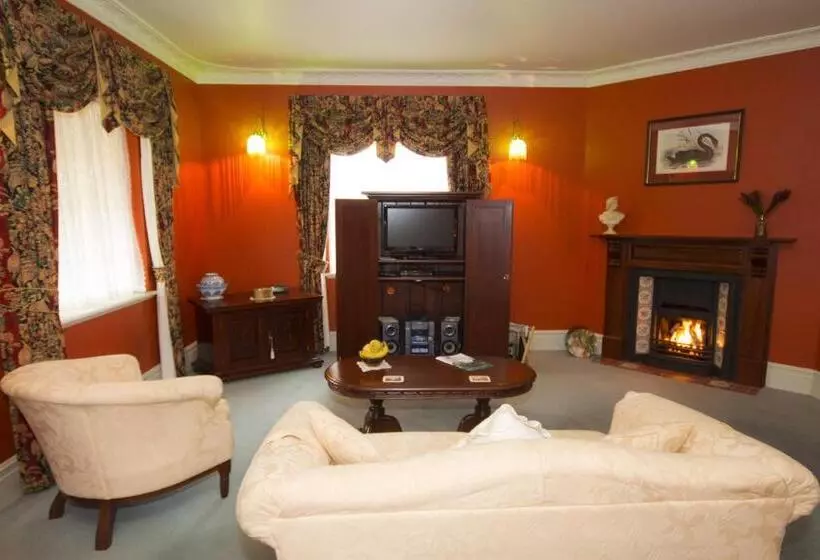 スイート, Blackwood Inn Innkeepers House