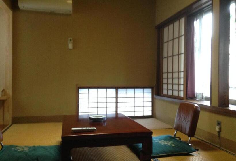 חדר סטנדרט לשלושה, Chuokan Shimizuya Ryokan
