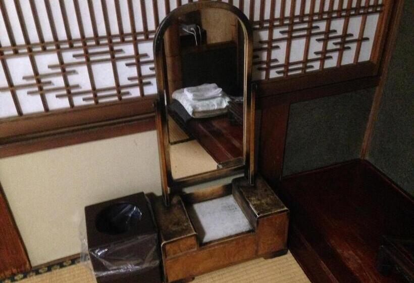 חדר סטנדרט לשלושה, Chuokan Shimizuya Ryokan