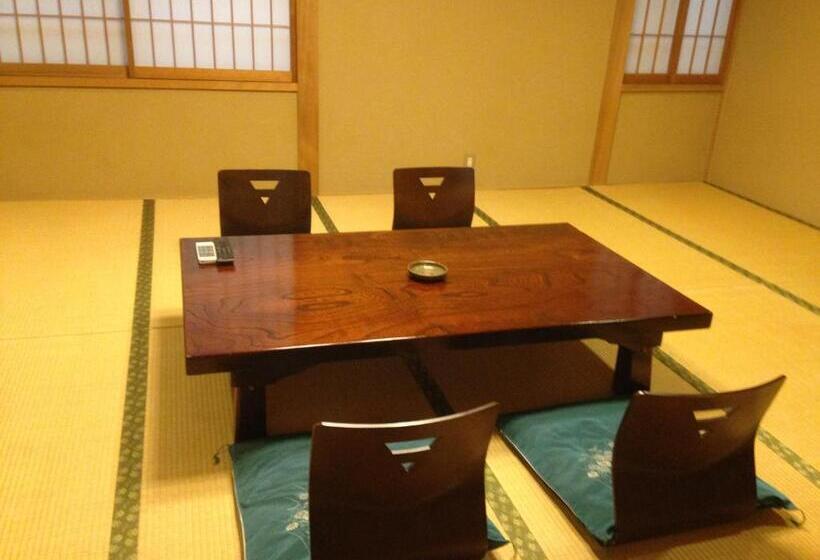 חדר סטנדרט לשלושה, Chuokan Shimizuya Ryokan