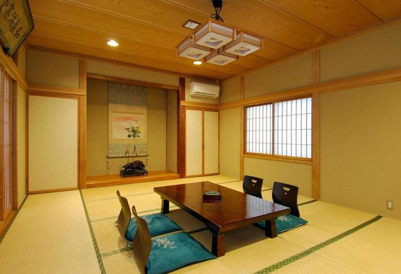 חדר סטנדרט לשלושה, Chuokan Shimizuya Ryokan