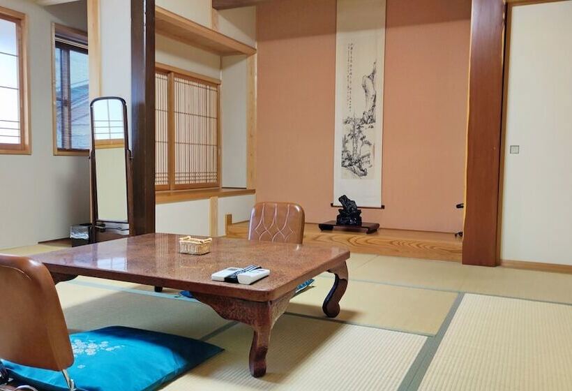 חדר סטנדרט לארבעה, Chuokan Shimizuya Ryokan