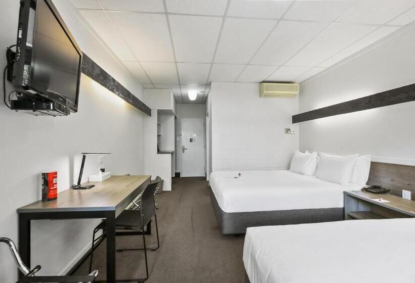 スーペリアスタジオ, Heartland Ambassador Hotel Hamilton