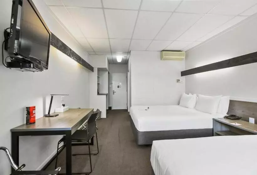 スーペリアスタジオ, Heartland Ambassador Hotel Hamilton