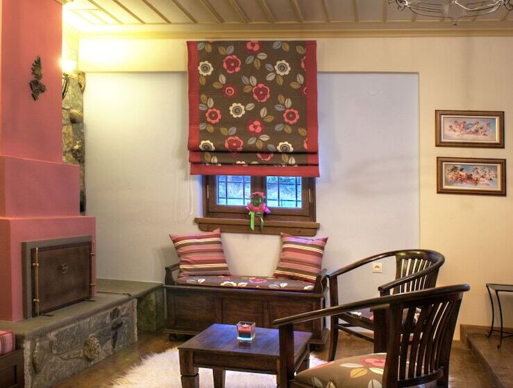 חדר משפחתי, Giagia Evgenia