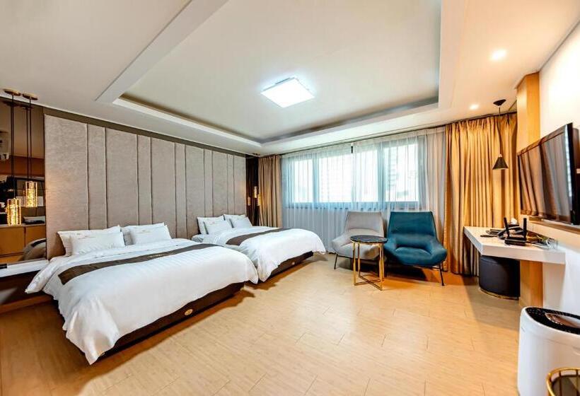 חדר משפחתי דלוקס, Hs Tourist