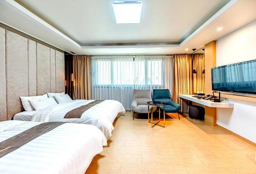 חדר משפחתי דלוקס, Hs Tourist