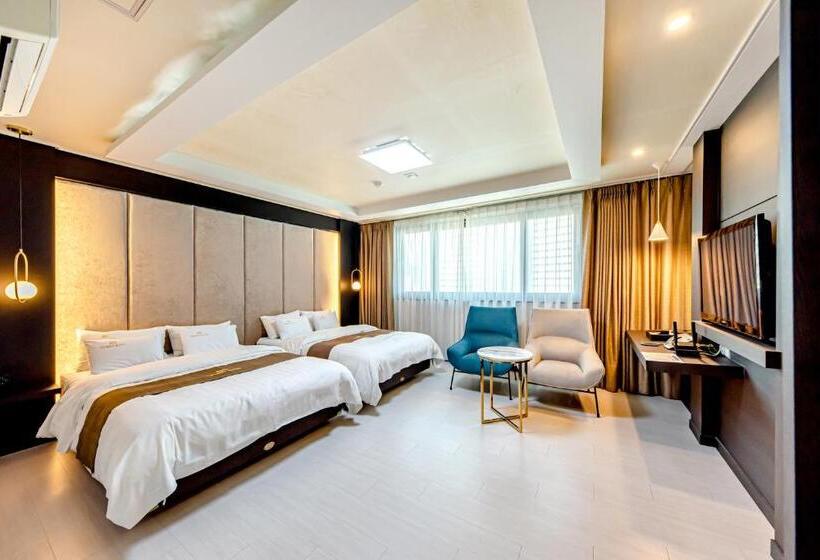 חדר משפחתי דלוקס, Hs Tourist