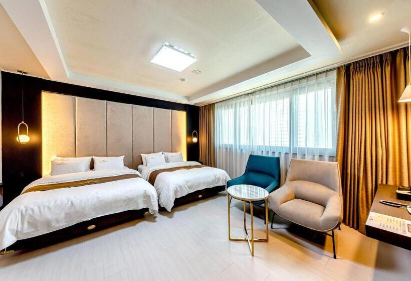 חדר משפחתי דלוקס, Hs Tourist