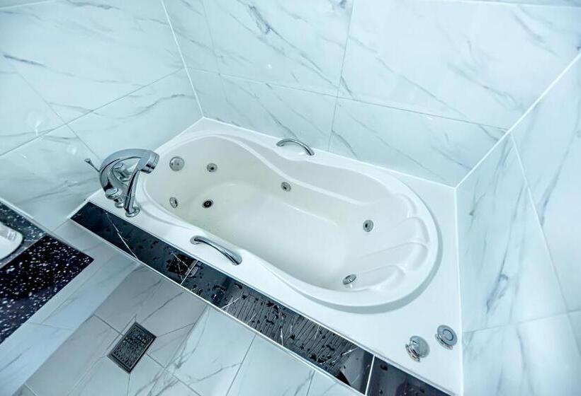 סוויטה משפחתית, Hs Tourist