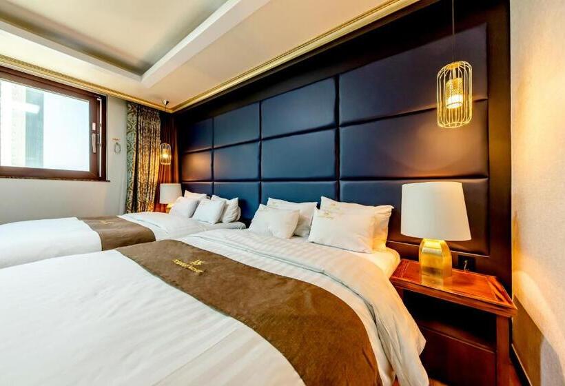 סוויטה משפחתית, Hs Tourist