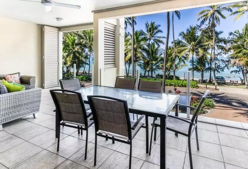 オーシャンビューの３ベッドルームデラックスアパート, Island Views Beachfront Apartments