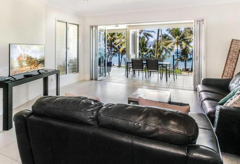 オーシャンビューの3ベッドルームデラックスアパート, Island Views Beachfront Apartments