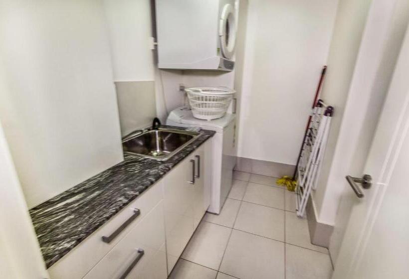 オーシャンビューの3ベッドルームデラックスアパート, Island Views Beachfront Apartments