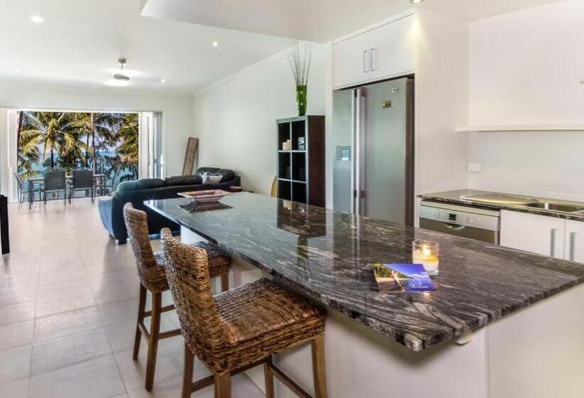 オーシャンビューの3ベッドルームデラックスアパート, Island Views Beachfront Apartments