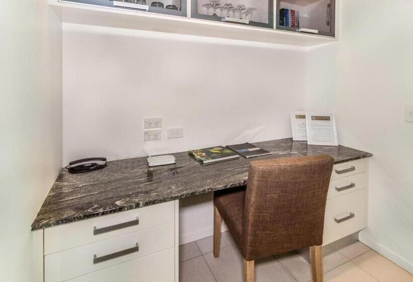 オーシャンビューの3ベッドルームデラックスアパート, Island Views Beachfront Apartments