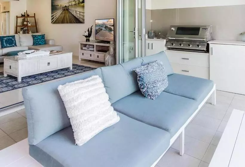オーシャンビューの３ベッドルームデラックスアパート, Island Views Beachfront Apartments