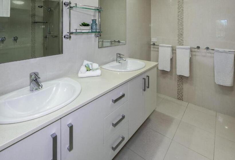Апартаменты Deluxe 3 Спальни Вид на Море, Island Views Beachfront Apartments