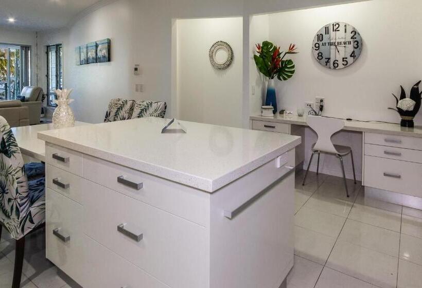 オーシャンビューの3ベッドルームデラックスアパート, Island Views Beachfront Apartments