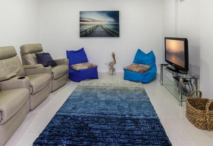 オーシャンビューの3ベッドルームデラックスアパート, Island Views Beachfront Apartments