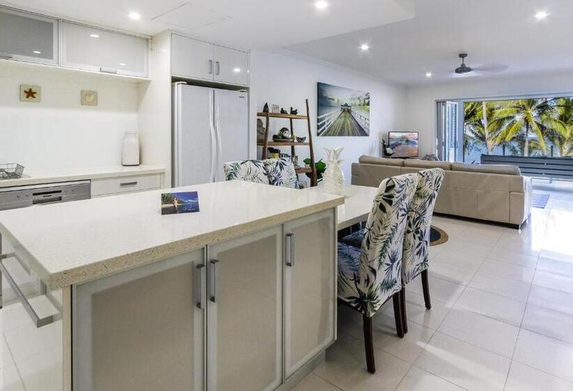 オーシャンビューの3ベッドルームデラックスアパート, Island Views Beachfront Apartments