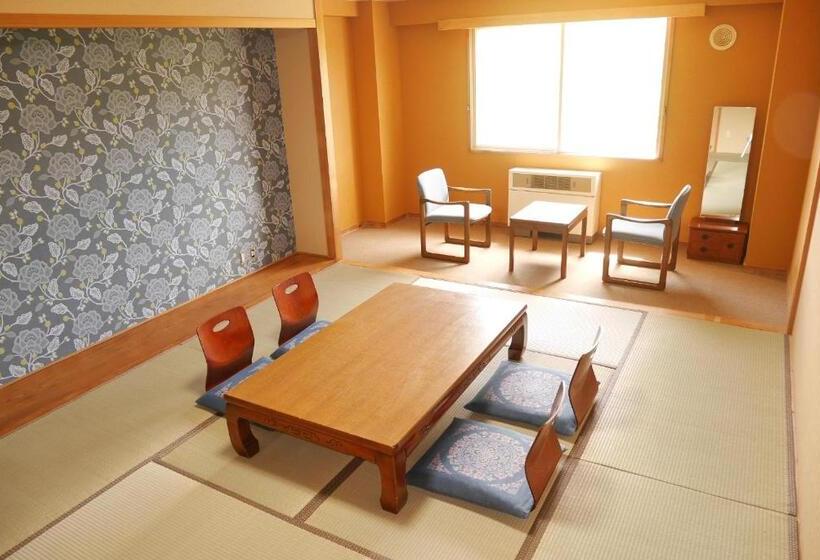 Четырехместный Номер Стандарт, K S House Hokkaido  Asahidake Onsen Hostel