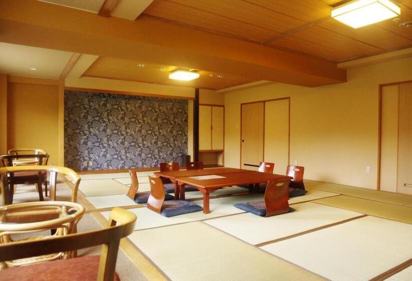 חדר משפחתי נוף להרים, K S House Hokkaido  Asahidake Onsen Hostel
