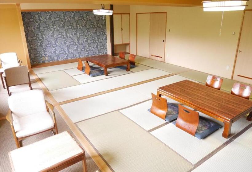 Семейный Номер Вид на Горы, K S House Hokkaido  Asahidake Onsen Hostel