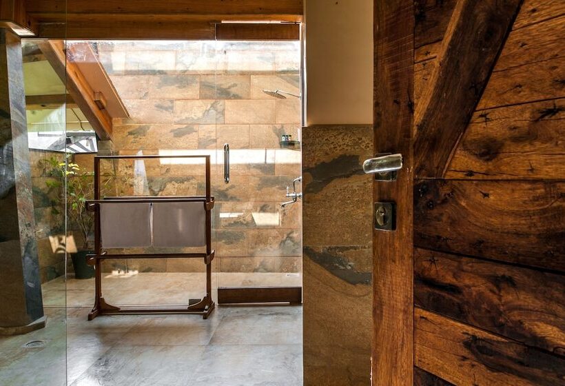 Casa 1 Quarto, The Machan