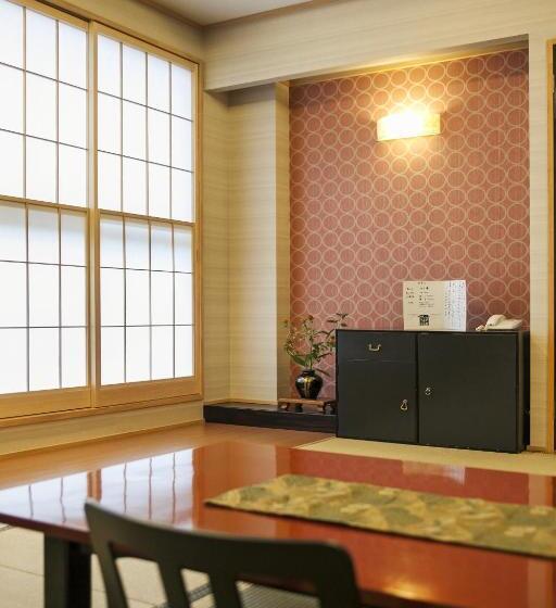 标准三人间共用浴室, Shizukatei