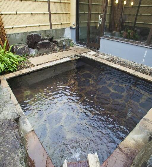 标准三人间共用浴室, Shizukatei