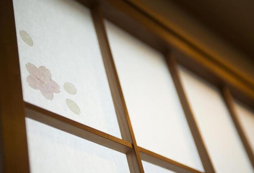 标准四人间共用浴室, Shizukatei