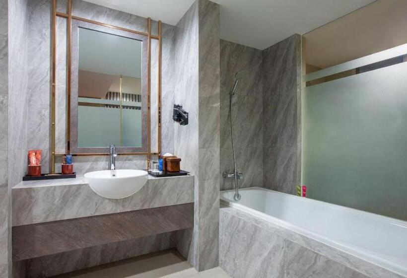 Люкс, The Alana Hotel & Conference Center Malioboro Yogyakarta By Aston