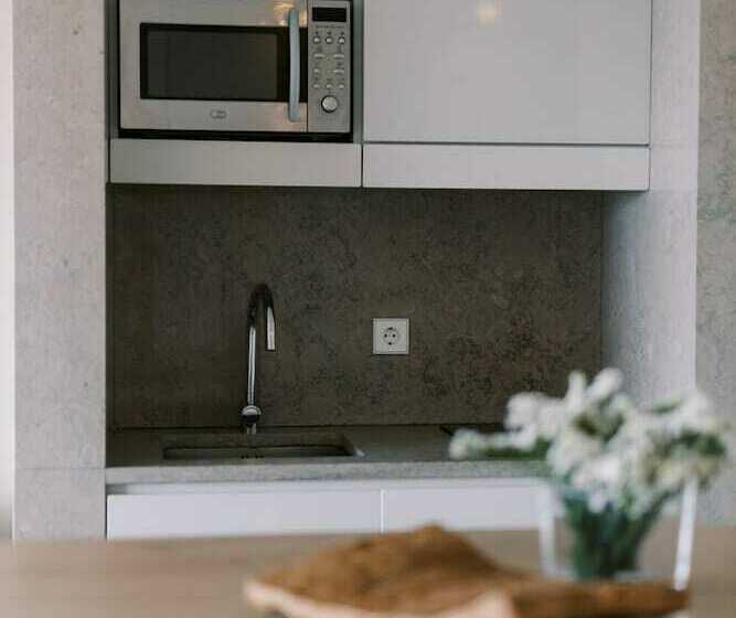 إستوديو قياسى, The Editory by The Sea Troia Comporta