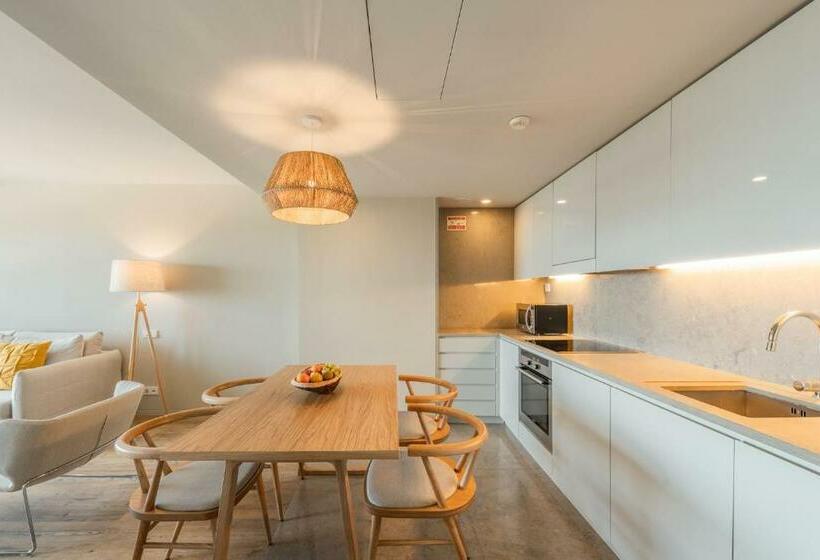 جناح بريميوم مطل علي البحر, The Editory by The Sea Troia Comporta