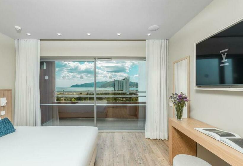 جناح بريميوم مطل علي البحر, The Editory by The Sea Troia Comporta