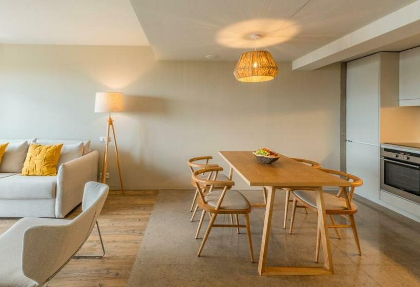 جناح بريميوم مطل علي البحر, The Editory by The Sea Troia Comporta