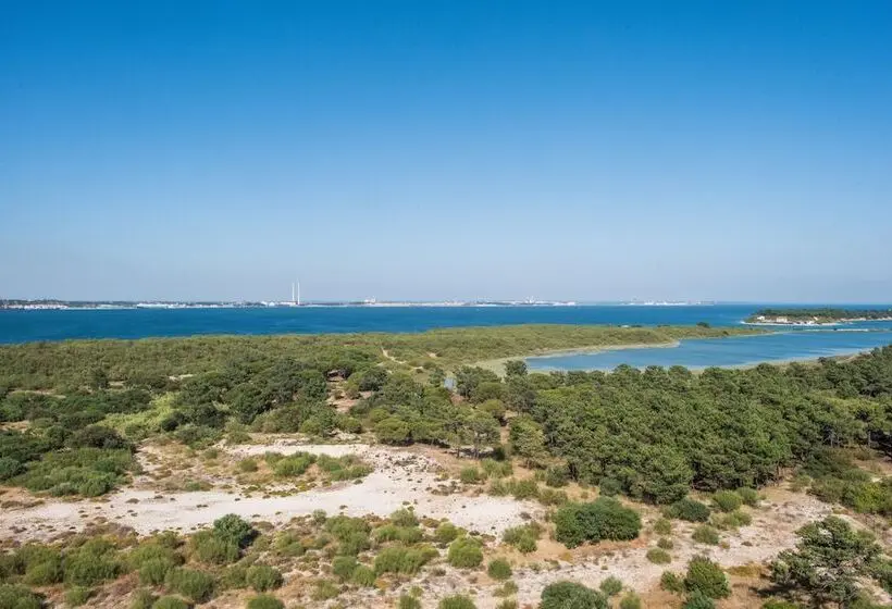 2 Bedrooms Premium Apartment River View, The Pearl Troia