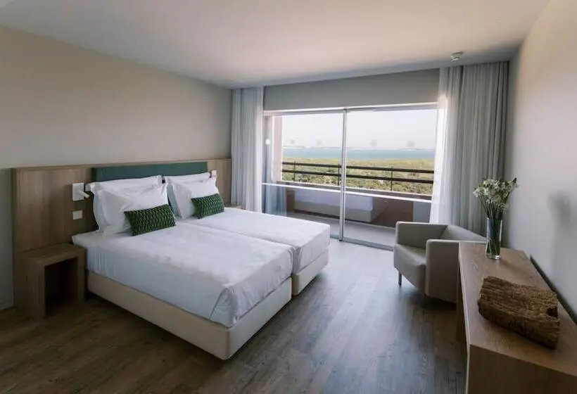2 Bedrooms Premium Apartment River View, The Pearl Troia