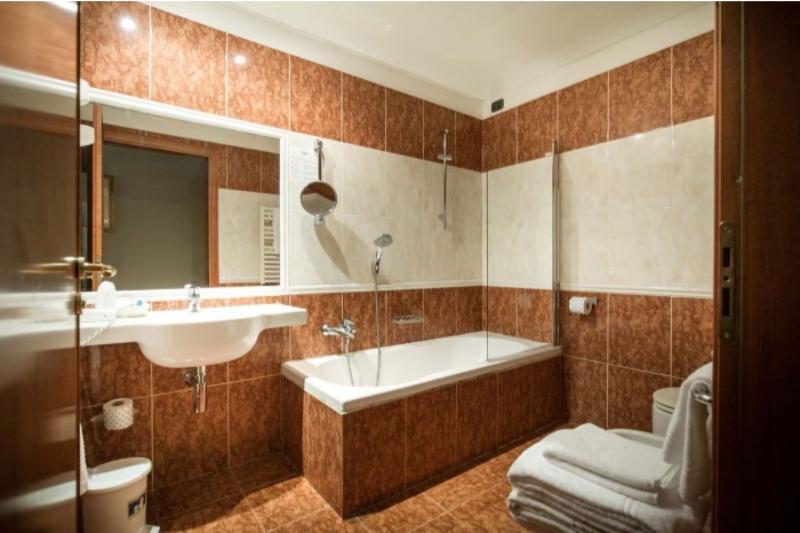 Standard Quadruple Room, Aaron