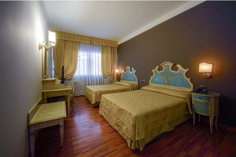 Standard Quadruple Room, Aaron