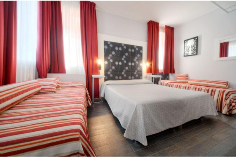 Standard Quadruple Room, Aaron