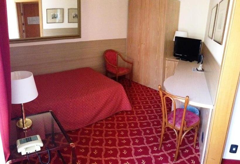 חדר סטנדרט יחיד מותאם לאדם עם מוגבלויות, Ih Hotels Milano St. John