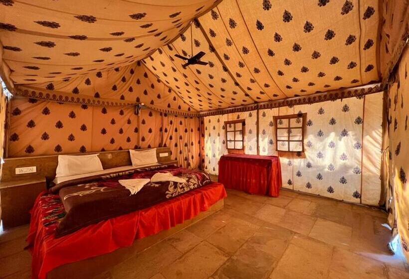 带大床的豪华间, Nk Desert Camp & Resort