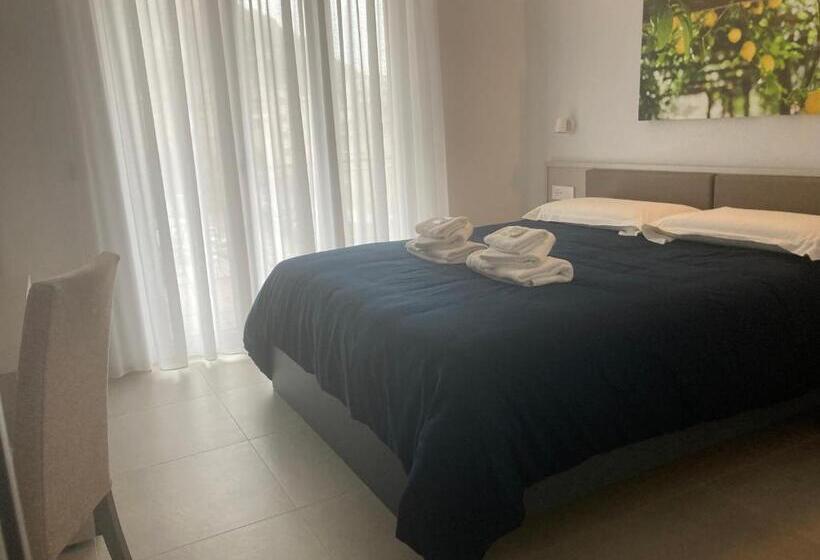 Номер Стандарт с Балконом, Divina Holiday   Rooms