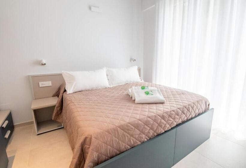 Номер Стандарт с Балконом, Divina Holiday   Rooms