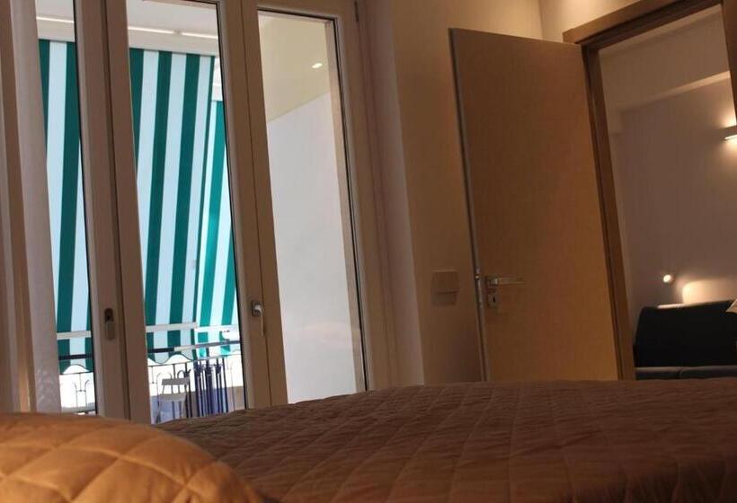 غرفة ديلوكس مزودة بشرفة, Divina Holiday   Rooms